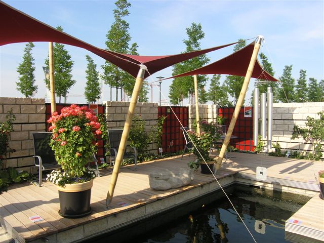 Bambusrohr und Sonnensegel