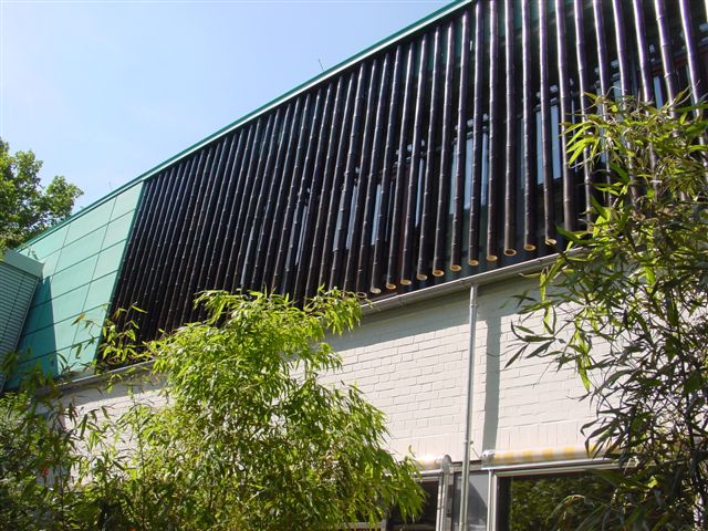 Fassade aus Bambusstäben