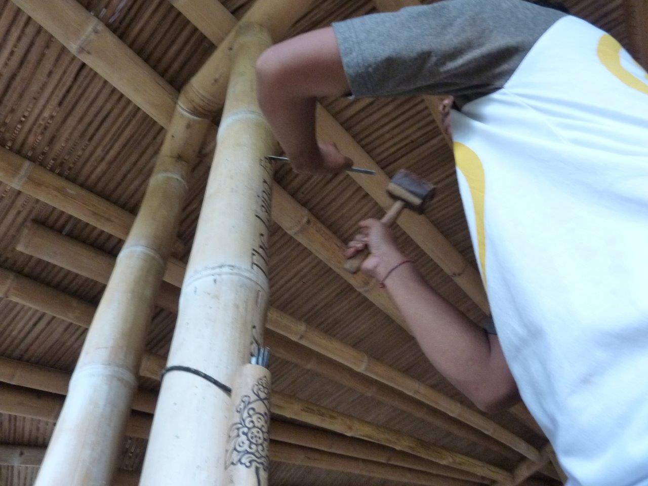 Bambusrohre schnitzen Bali CONBAM