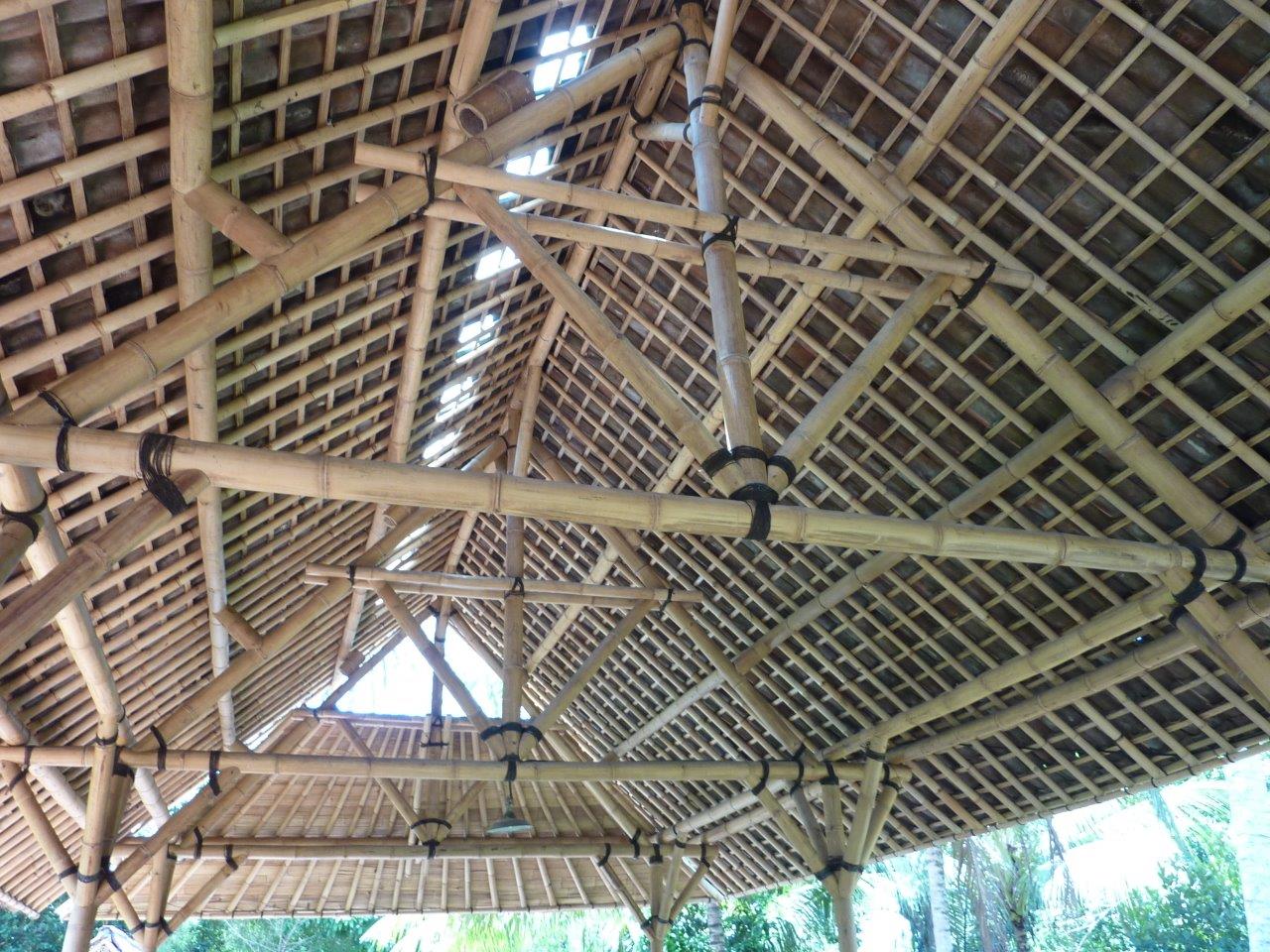 Dachstuhl Fachwerk aus Bambus-Stangen CONBAM