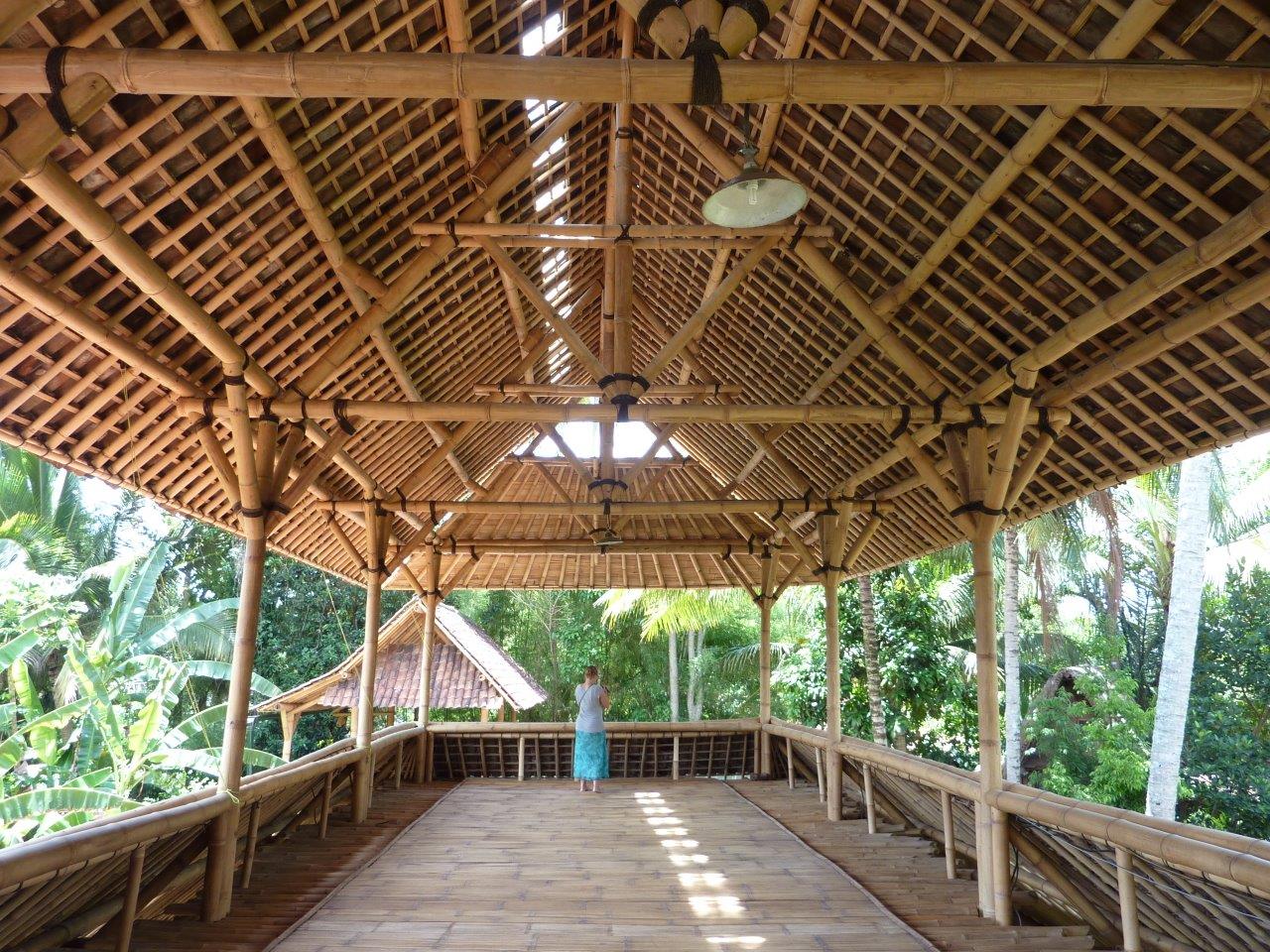 traditionelle Dachkonstruktion aus Bambusstäben Fachwerk CONBAM