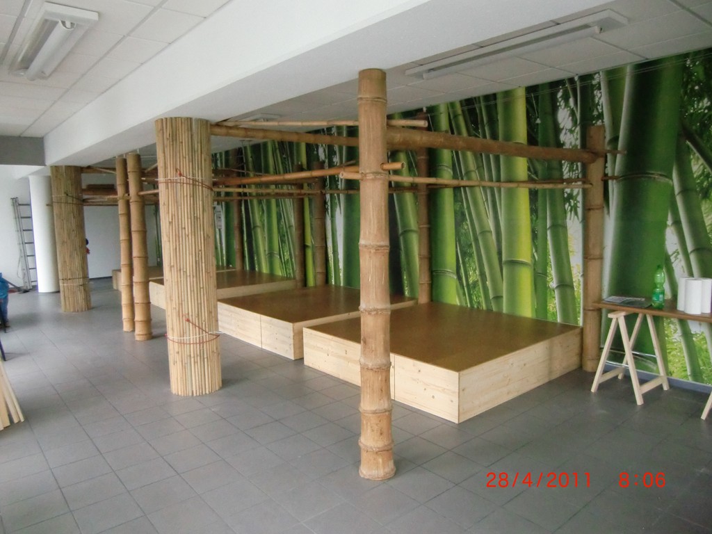 Bambuskonstruktion für Vorhänge als Raumteiler mit Bambusmaterial von CONBAM