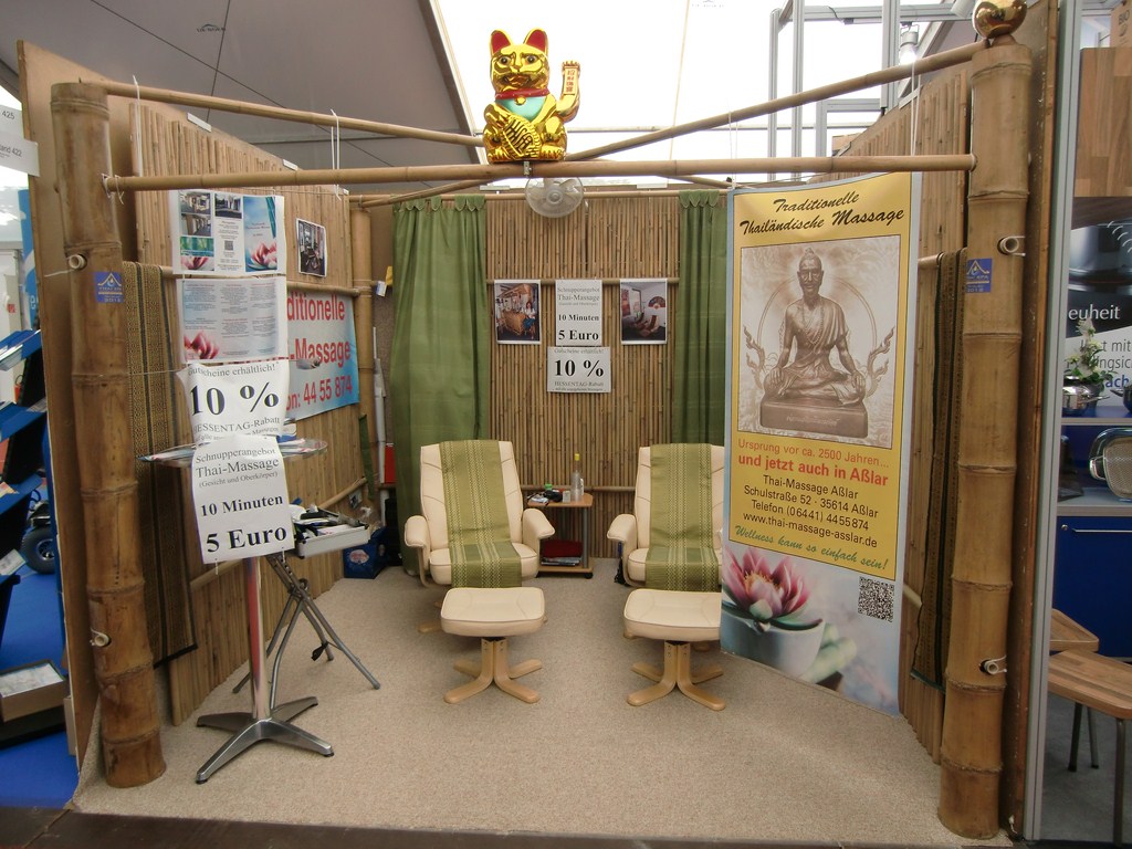 Messebau für Thai-Massage mit Bambusmaterial vom Bambus-Handel CONBAM